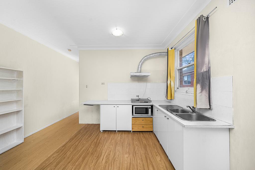 Photo 3 of 5 / 11 Myee Street