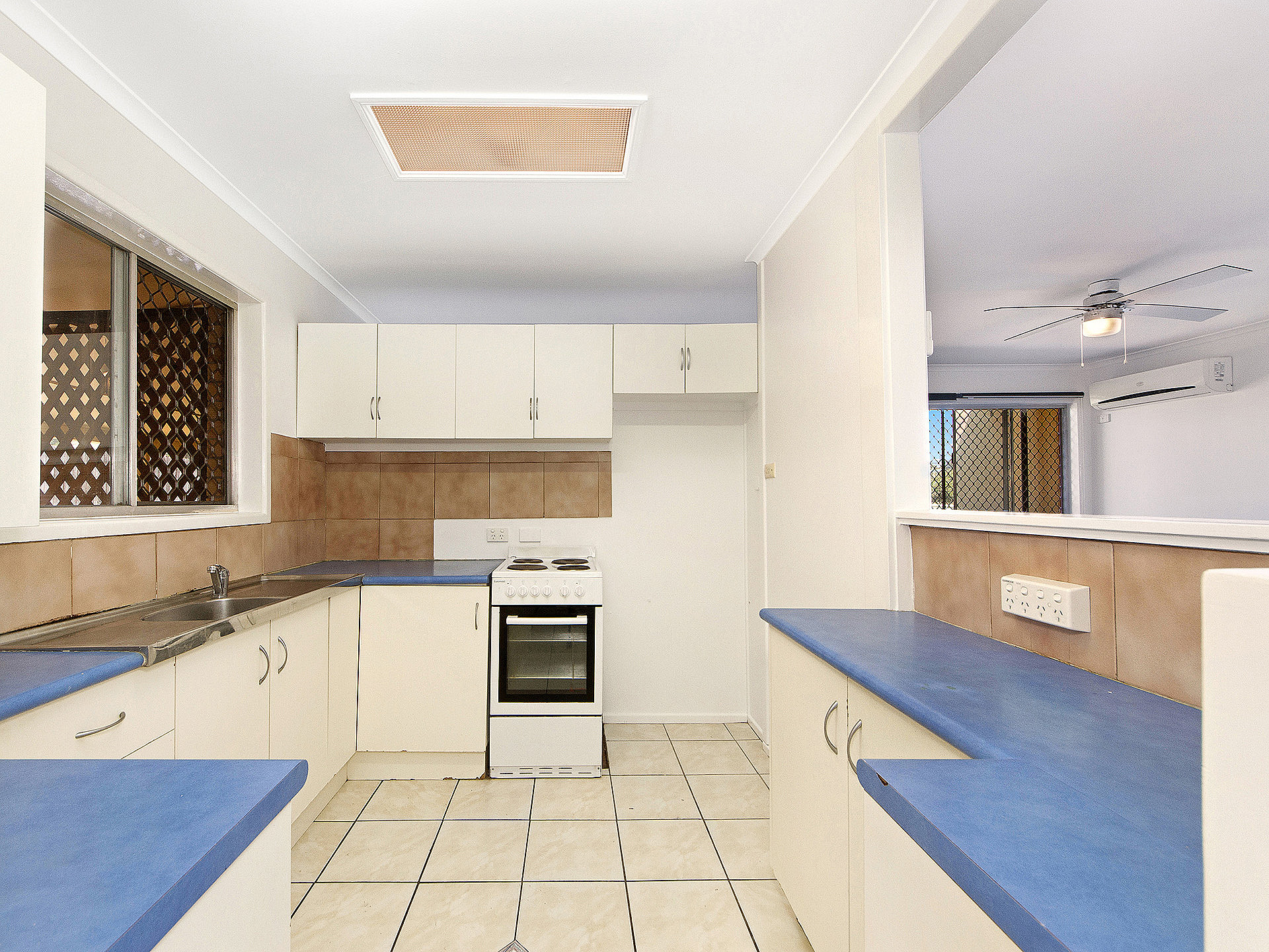 161 Musgrave Avenue, LABRADOR, QLD, 4215 750 per week with Pool!!
