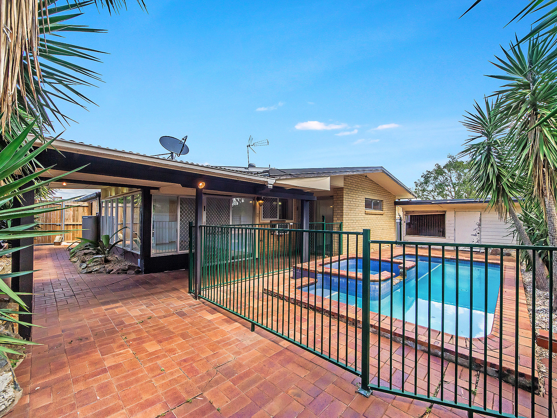 161 Musgrave Avenue, LABRADOR, QLD, 4215 750 per week with Pool!!