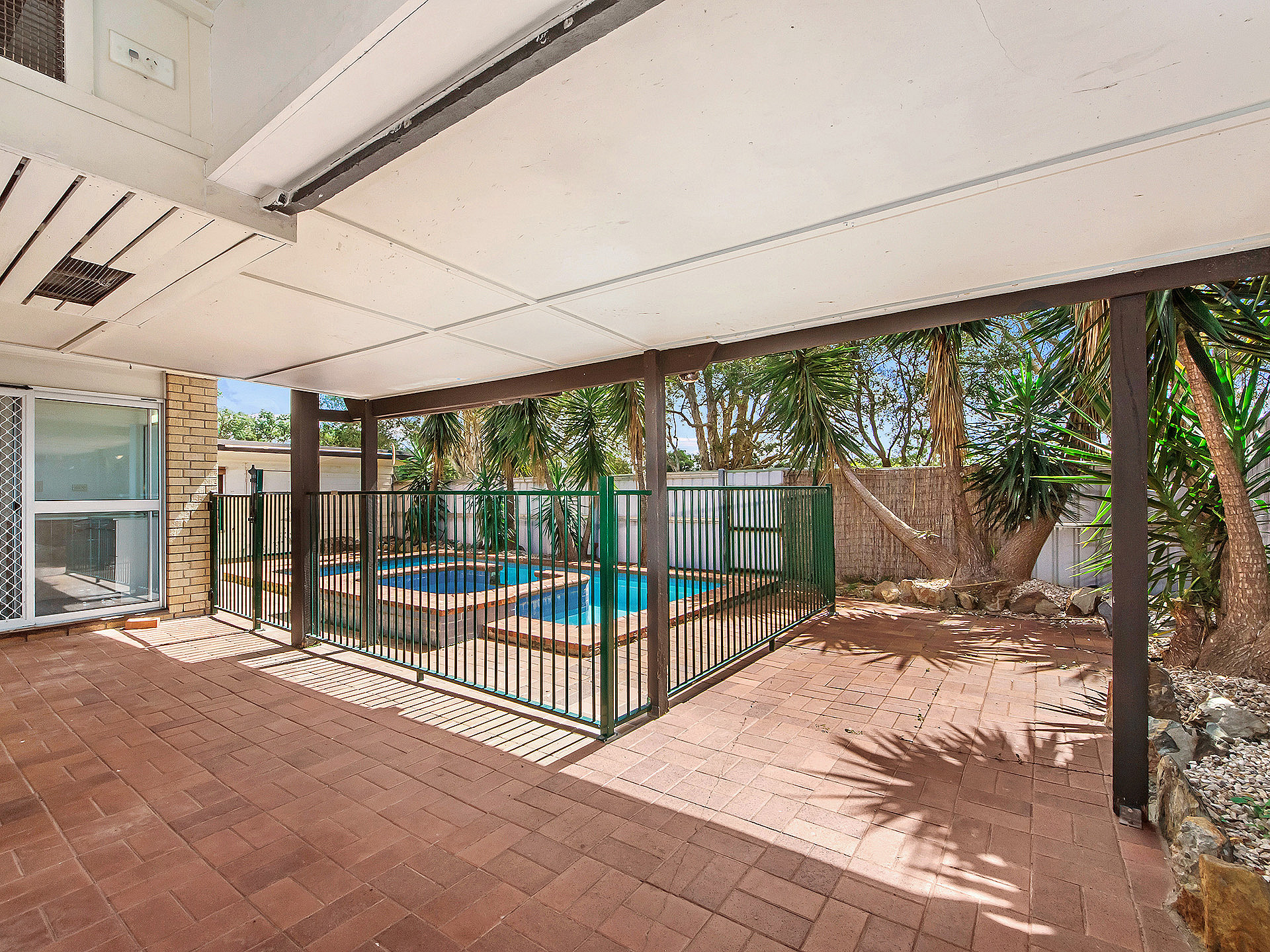 161 Musgrave Avenue, LABRADOR, QLD, 4215 750 per week with Pool!!