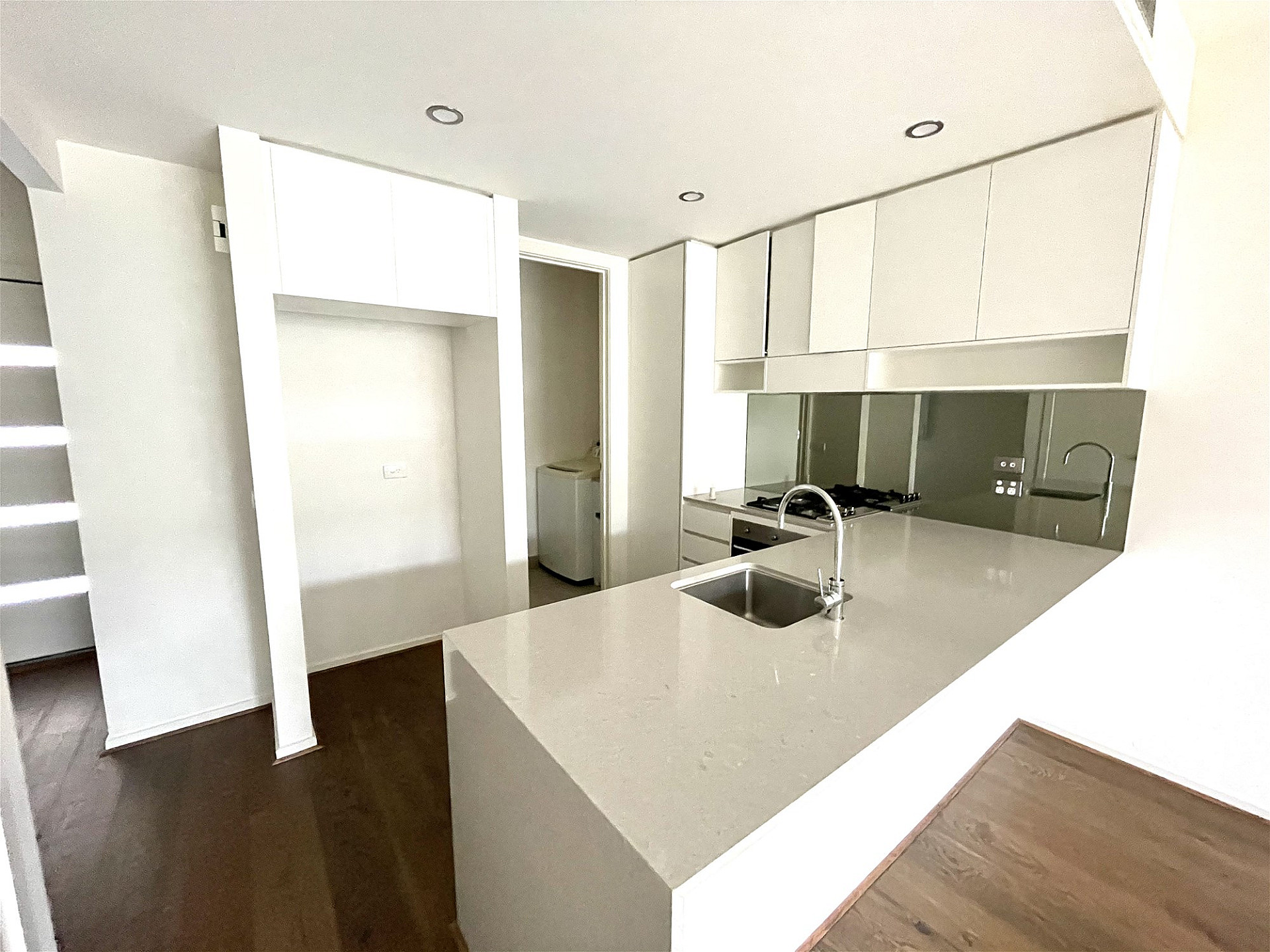 2 Cresbrook Lane, IVANHOE, VIC, 3079 550/Week