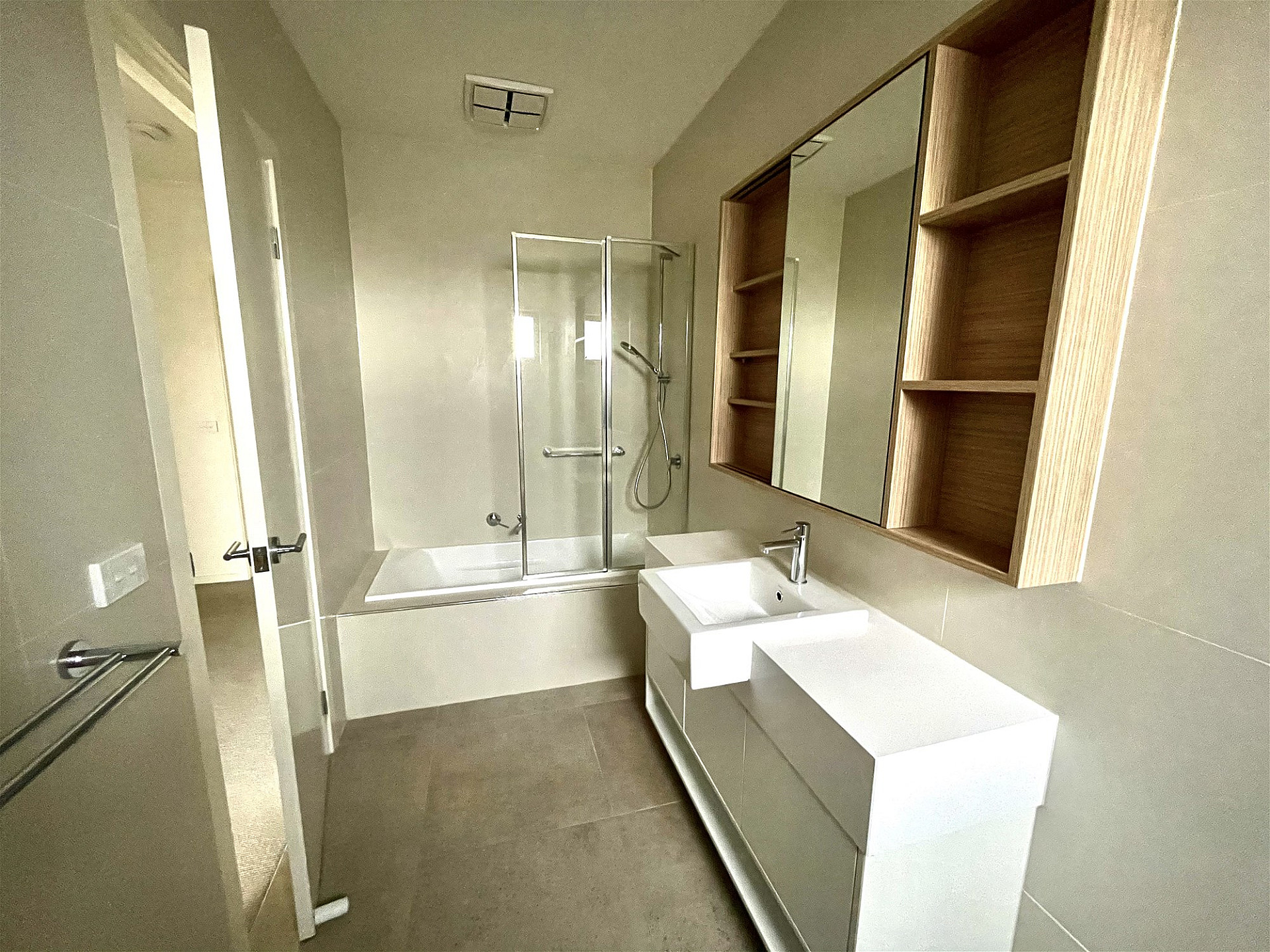 2 Cresbrook Lane, IVANHOE, VIC, 3079 550/Week