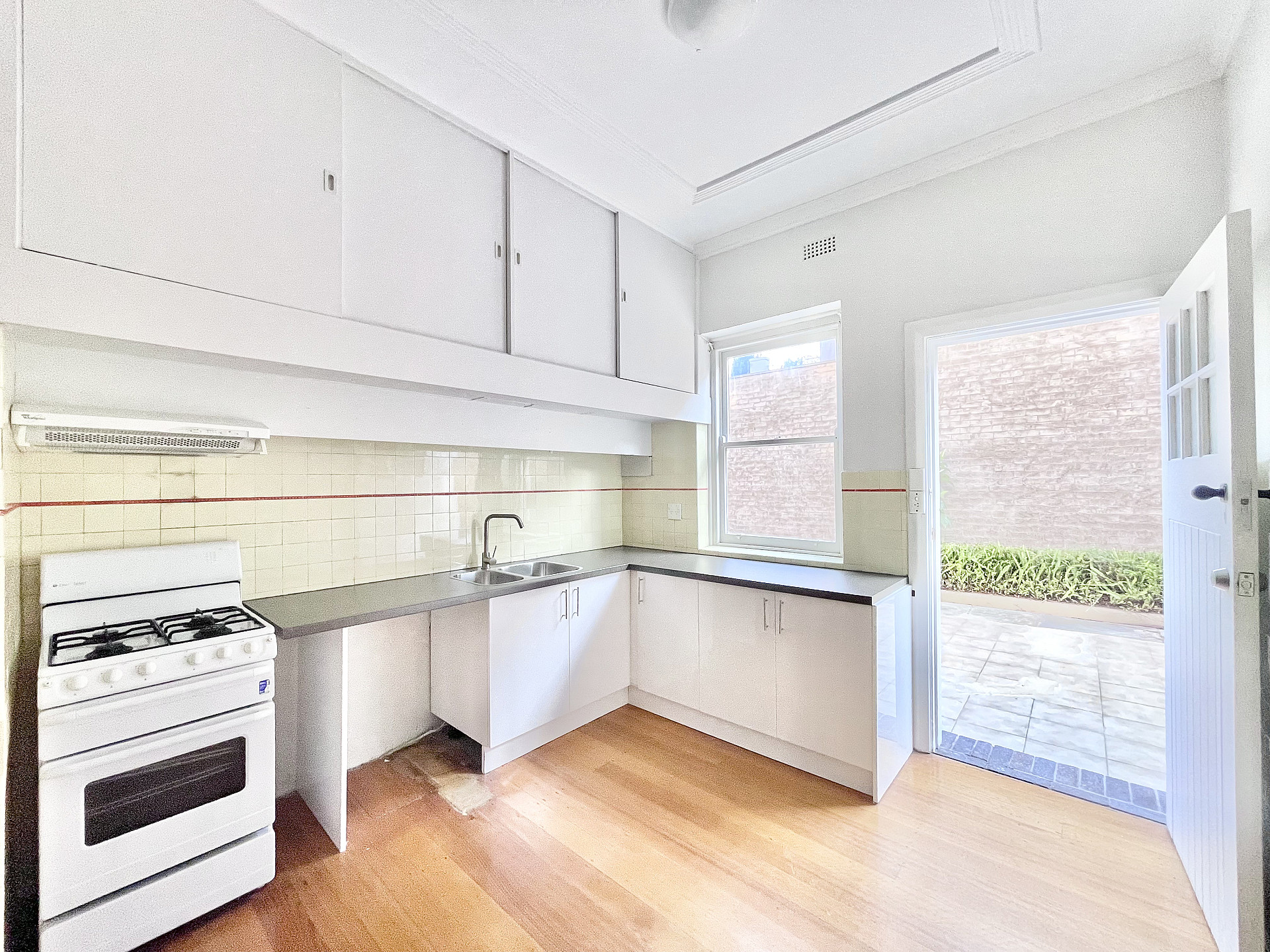 21 Alfred Street, KEW, VIC, 3101 700 per week
